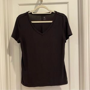 GAP BREATHE WORKOUT SHORT SLEEVE V NECK TOP TEE